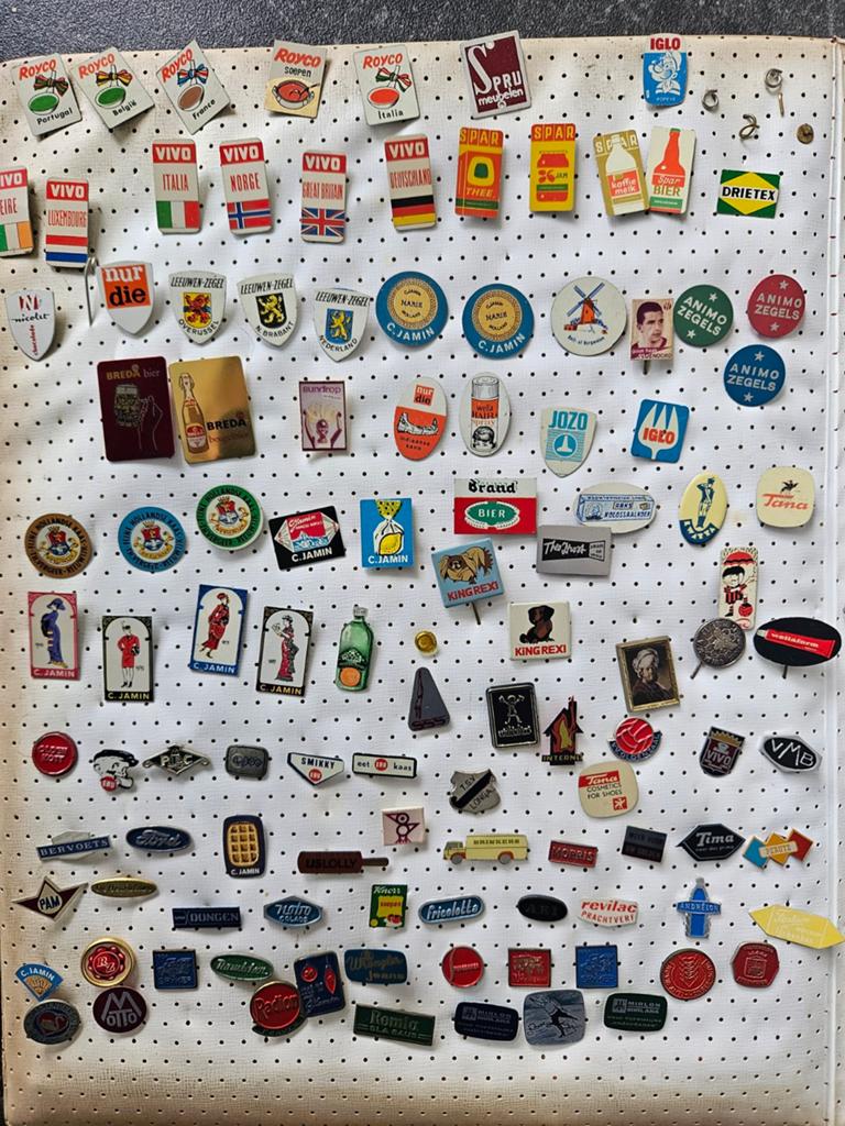 Speldjes album uit de jaren '60 met 160 vintage speldjes, Ophalen of Verzenden, Gebruikt, Overige onderwerpen