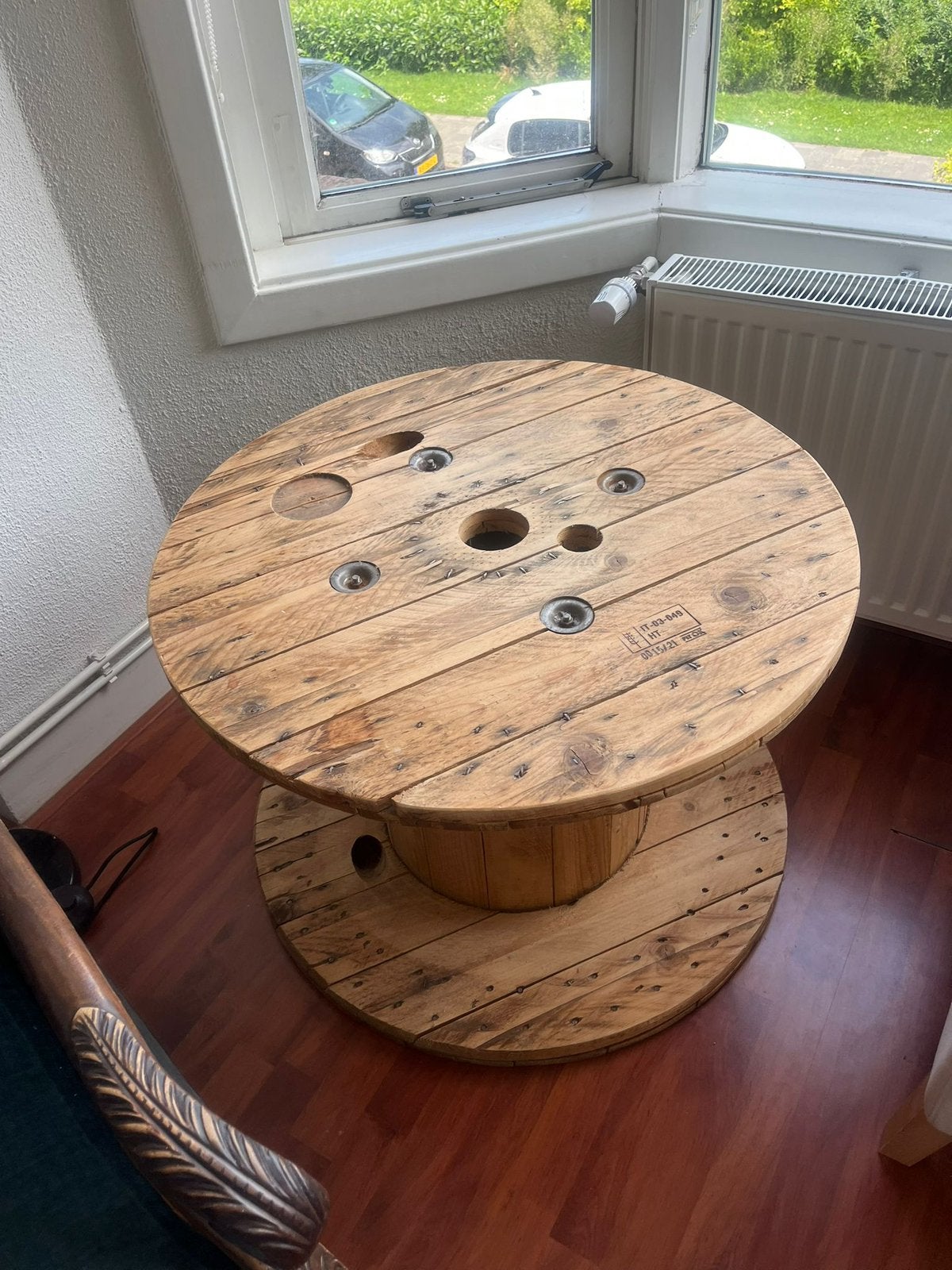 Round wooden table, Huis en Inrichting, Tafels | Sidetables, Ophalen, Zo goed als nieuw, 25 tot 50 cm, Rechthoekig