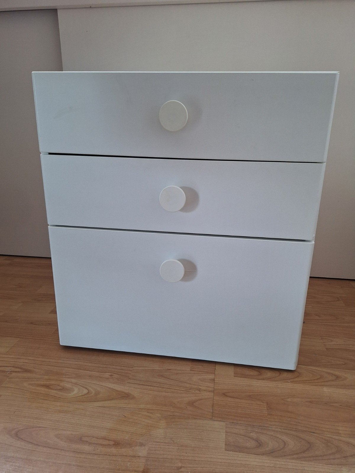 Ikea Smastad Witte ladekast met 3 laden, Huis en Inrichting, Ophalen, Overige materialen, Gebruikt, 50 tot 100 cm