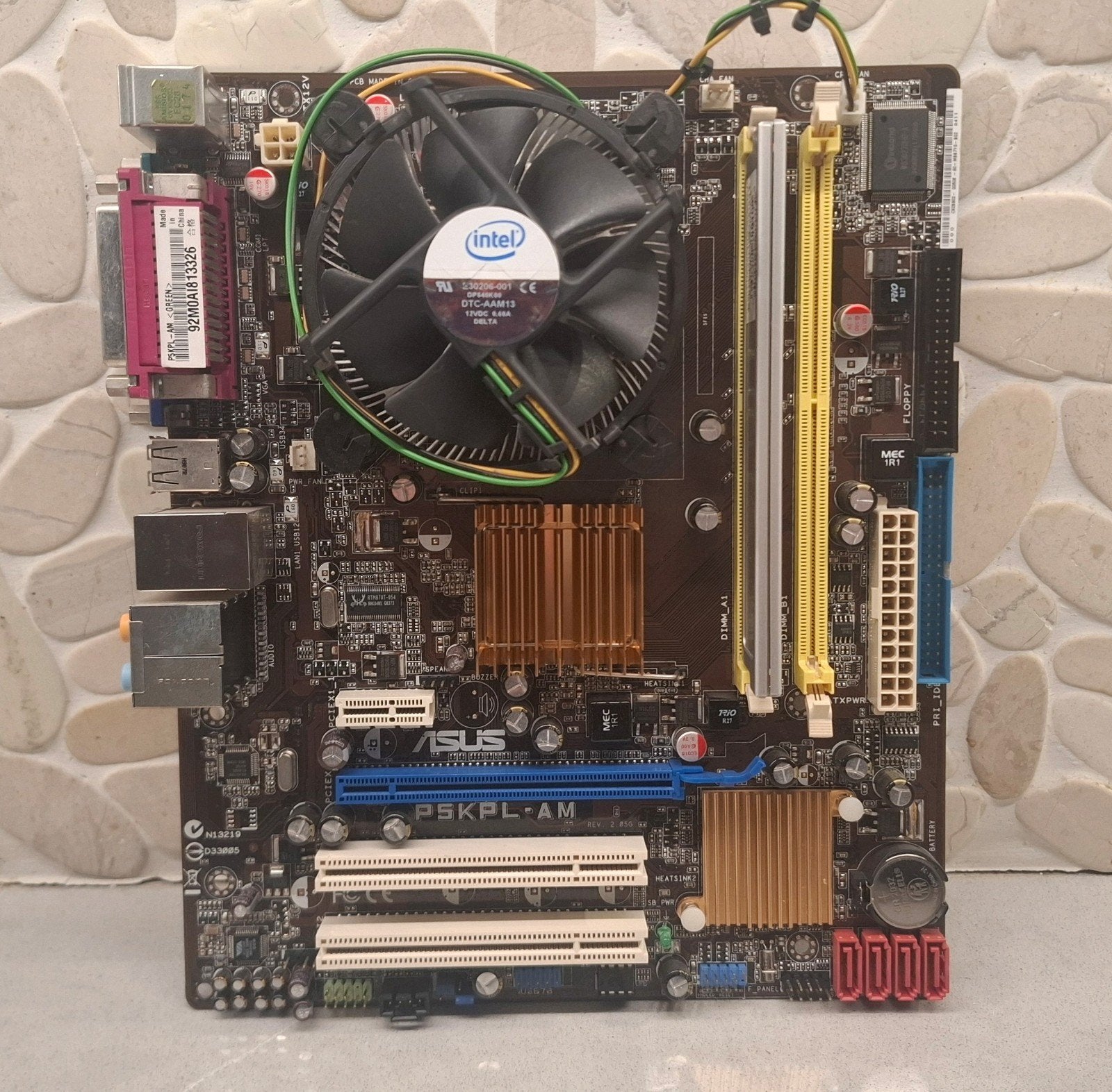 Asus P5KPL-AM + CPU + RAM, Gebruikt, Intel, Socket 775, Ophalen of Verzenden
