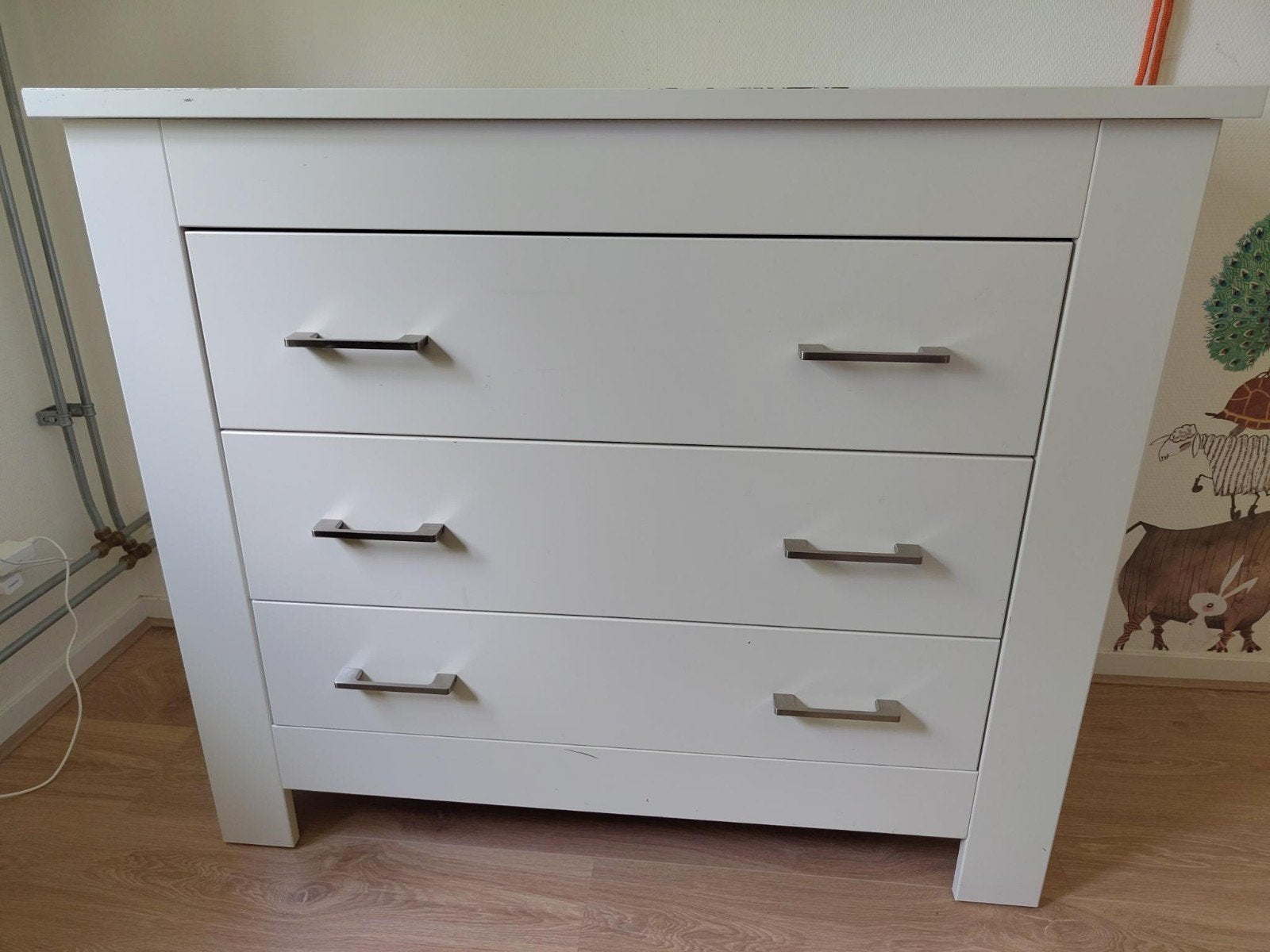 Witte Commode met 3 Lades en Wandplank, Ophalen, Gebruikt, 50 tot 70 cm, 75 tot 100 cm
