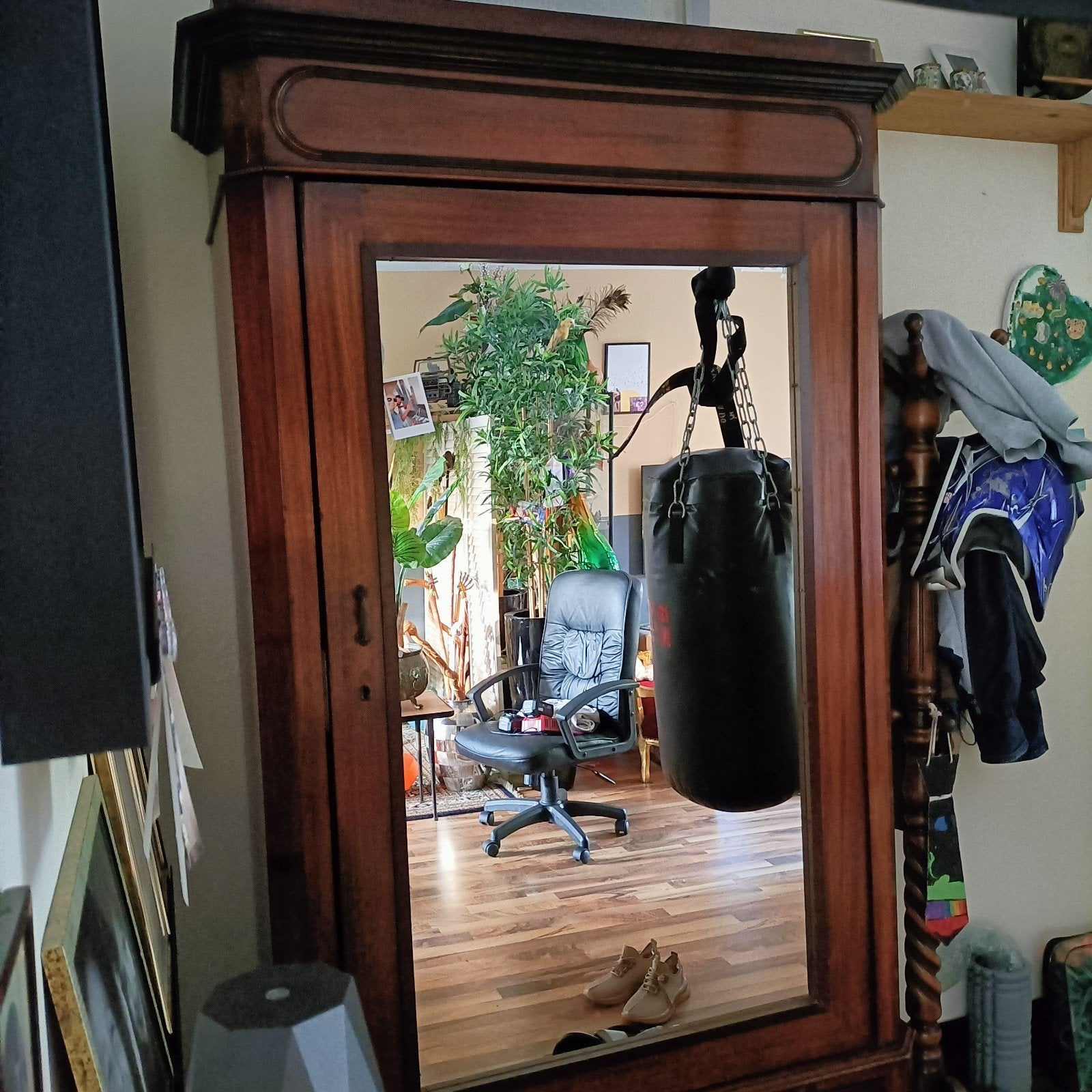 Antieke houten kast met spiegel, Antiek en Kunst, Antiek | Meubels | Kasten, Ophalen