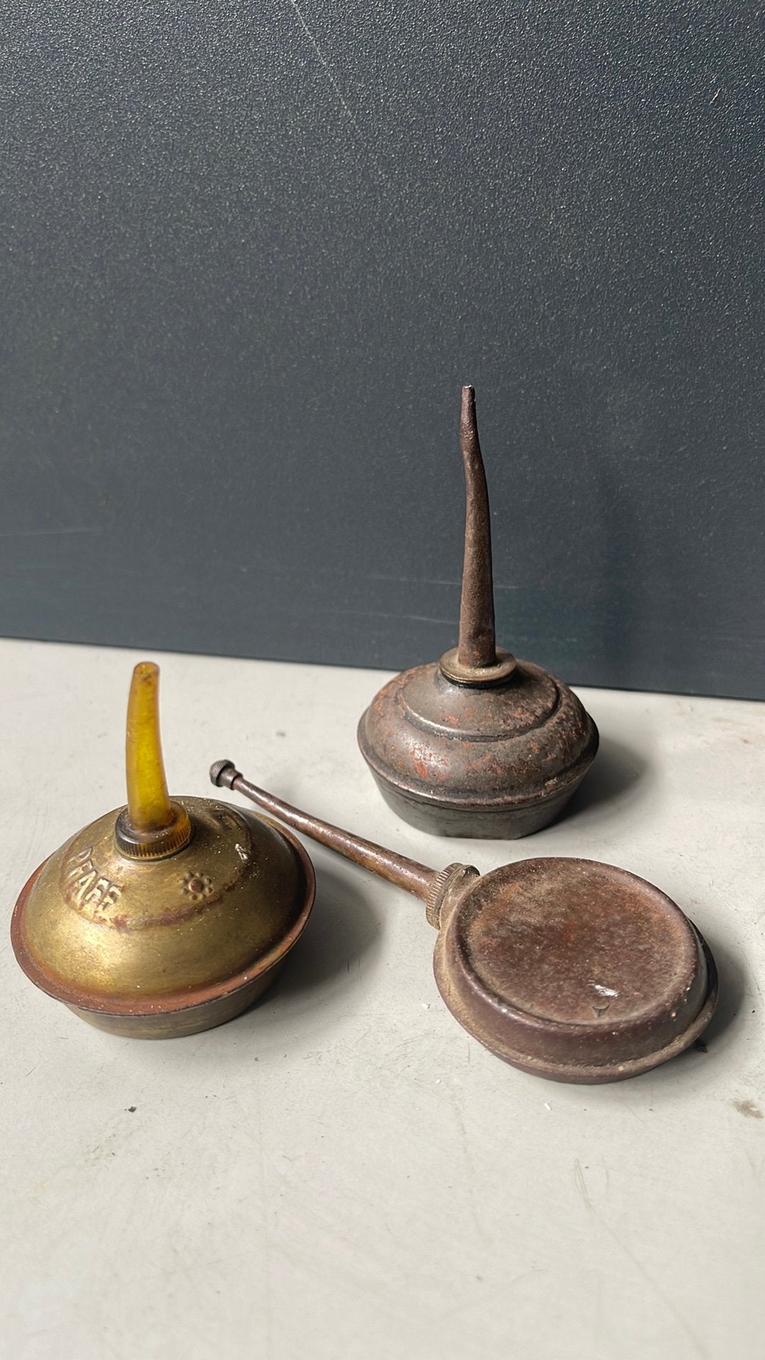 3 antieke oliespuitjes, Ophalen of Verzenden