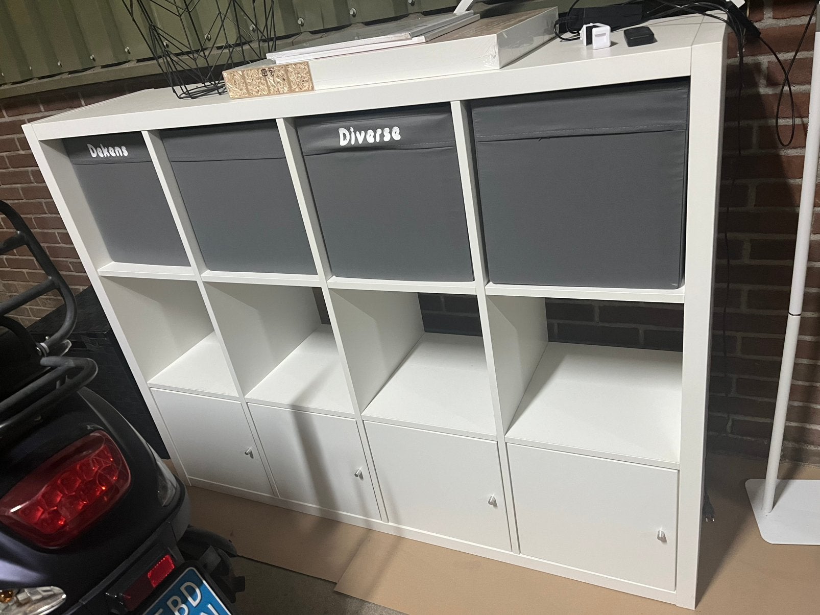 Zgan! Ikea kallax kast / vakkenkast 3x4 met deuren en manden, Ophalen, Zo goed als nieuw, Minder dan 150 cm, Minder dan 100 cm