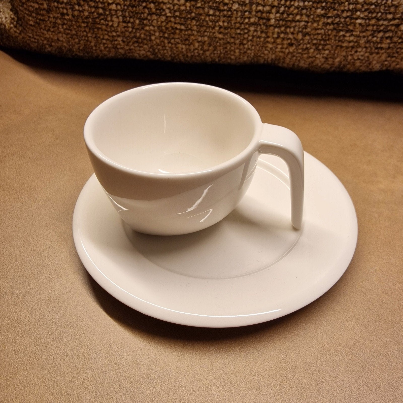 Iittala Ego espresso kopjes met 2 schotels (12 cm), Ophalen of Verzenden, Zo goed als nieuw, Modern, Kop(pen) en/of Schotel(s)
