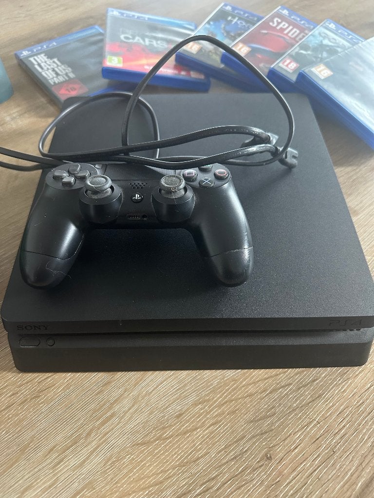 Playstation 4 Slim (500GB) + 6 games, Spelcomputers en Games, Spelcomputers | Sony PlayStation 4, Ophalen of Verzenden, Met 1 controller