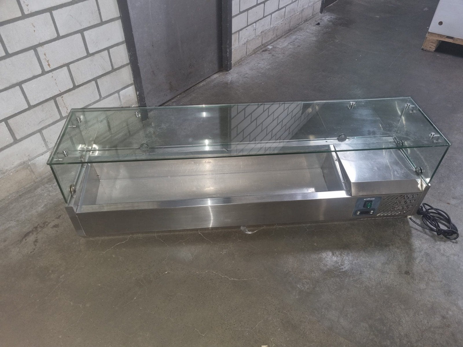 Gekoelde Opzetvitrine, 200 liter of meer, Ophalen, Zonder vriesvak, 160 cm of meer