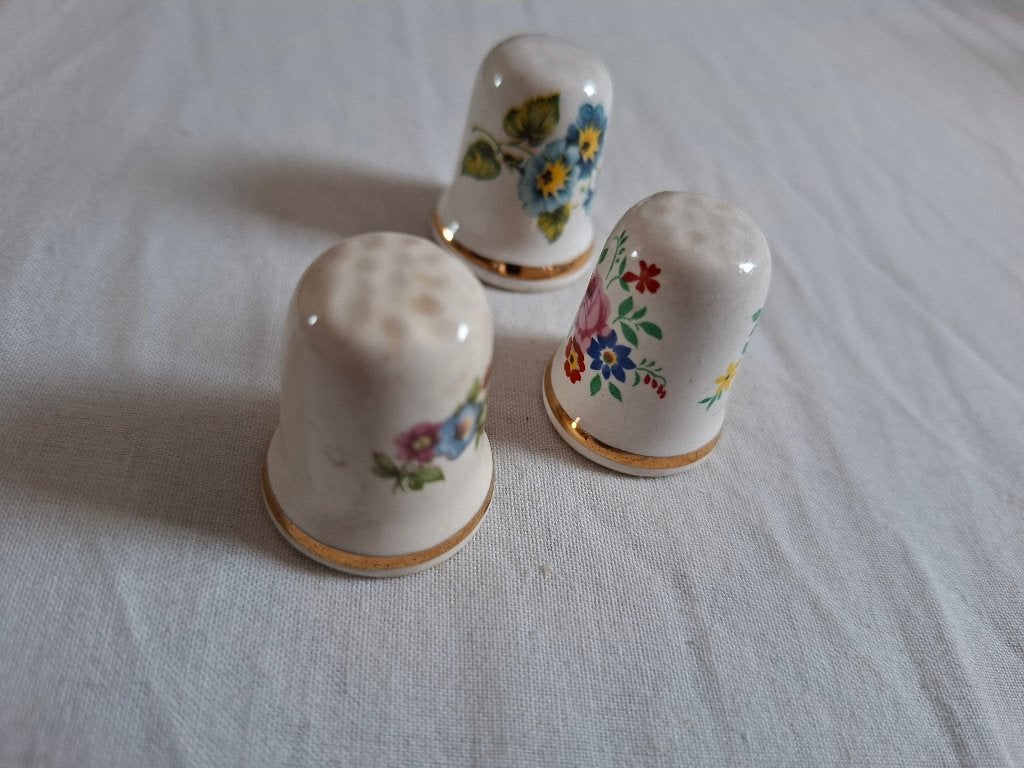3 vingerhoedjes made in England, Ophalen of Verzenden, Zo goed als nieuw