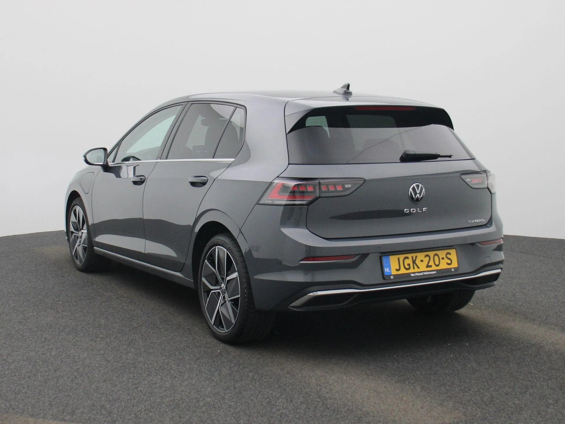 Volkswagen Golf 1.5 eHybrid Style Edition 204 PK| (bj 2025), Bedrijf, 1700 kg, Zilver of Grijs, 1542 kg