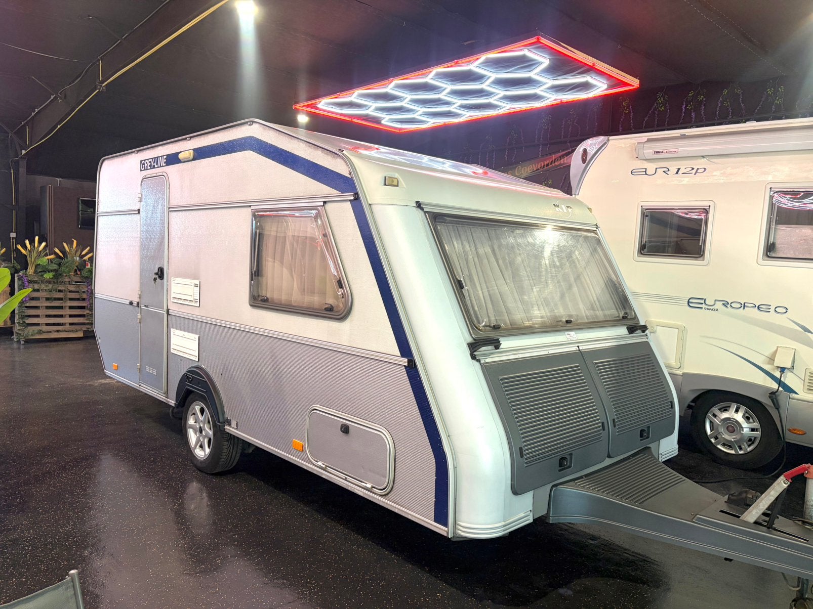 Nette Kip Greyline Kg44#Enkele bedden of megabed#Tent+Luifel, Omvormbare zithoek, Rondzit, Kip, Schokbreker