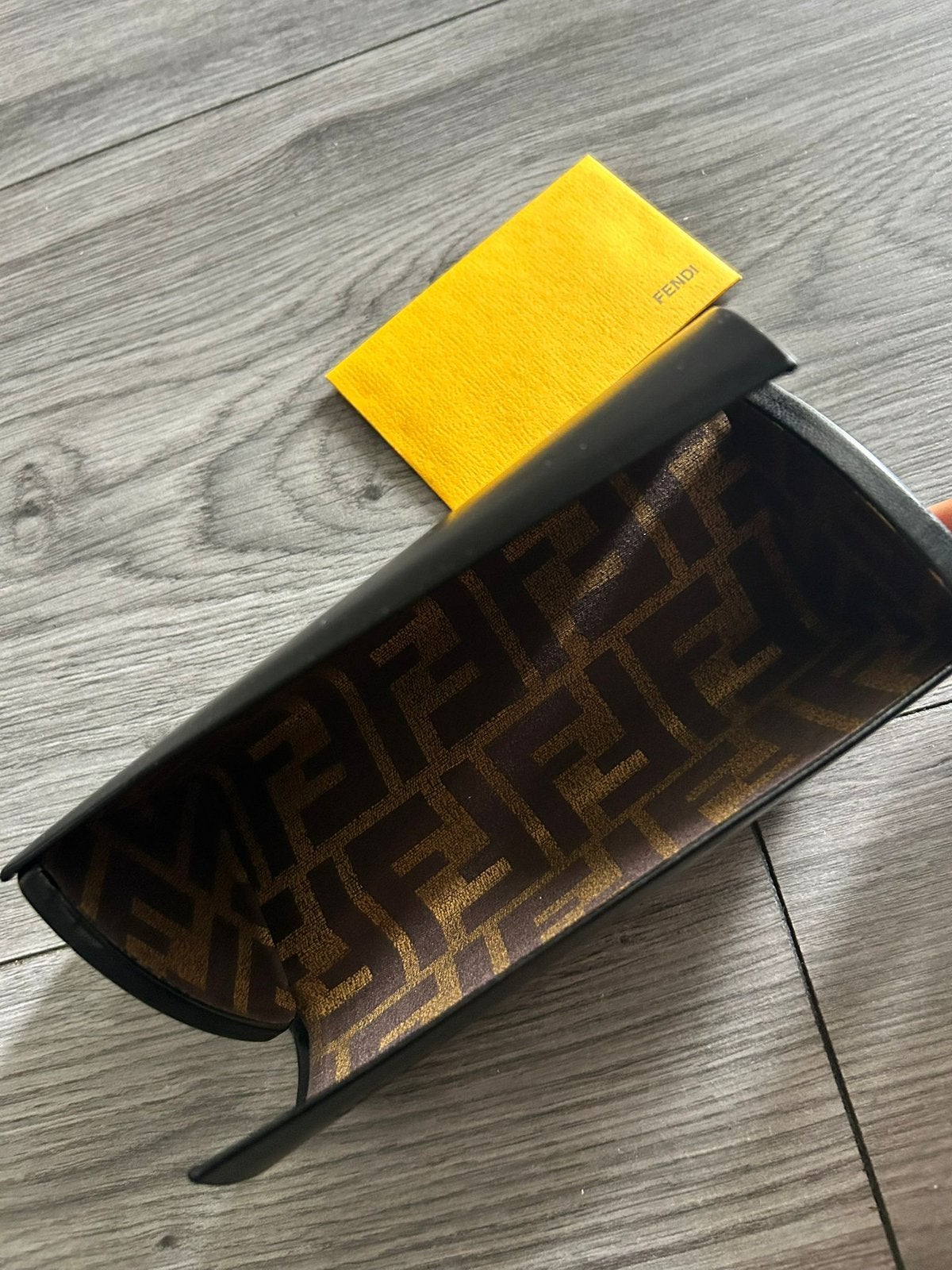 Fendi brillen koker, Ophalen of Verzenden, Zo goed als nieuw, Bril, Overige merken
