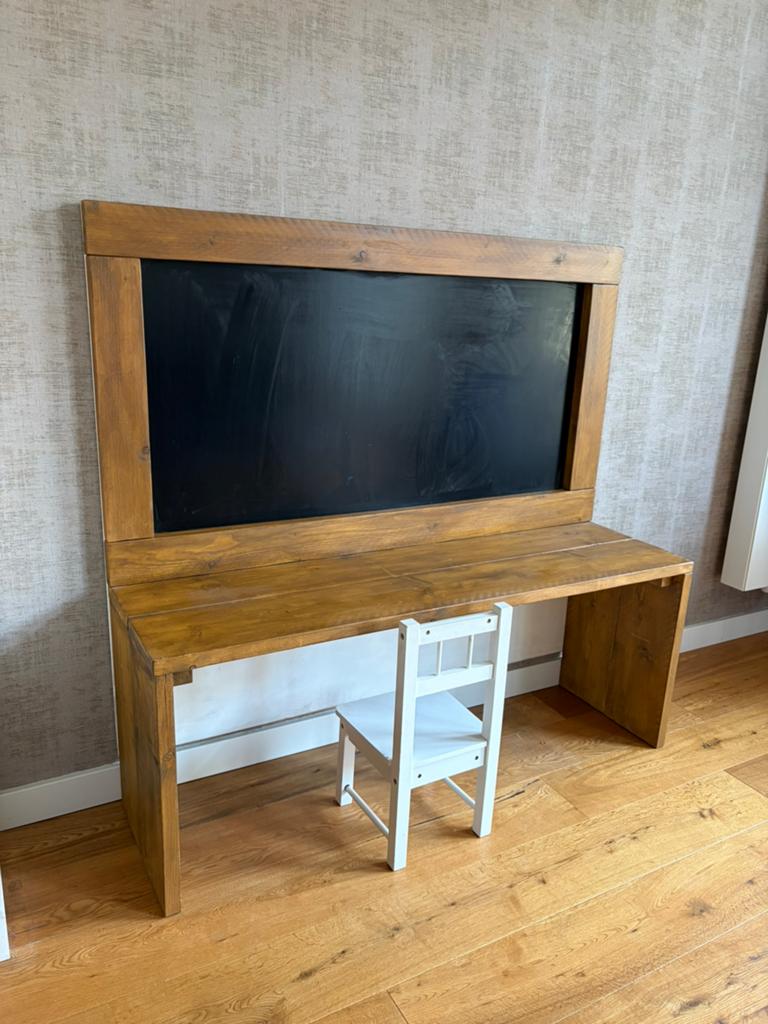 Houten speeltafel met krijtbord voor kinderen, Ophalen, Gebruikt, Tafel(s) en Stoel(en)