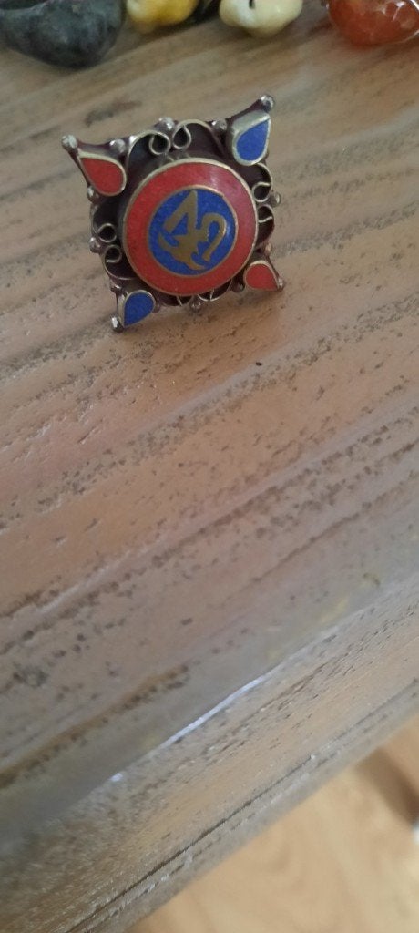 Antieke, ruitvormige ring met bloedkoraal en lapis. Maat 17., Ophalen of Verzenden, Zilver, Ring, Met edelsteen