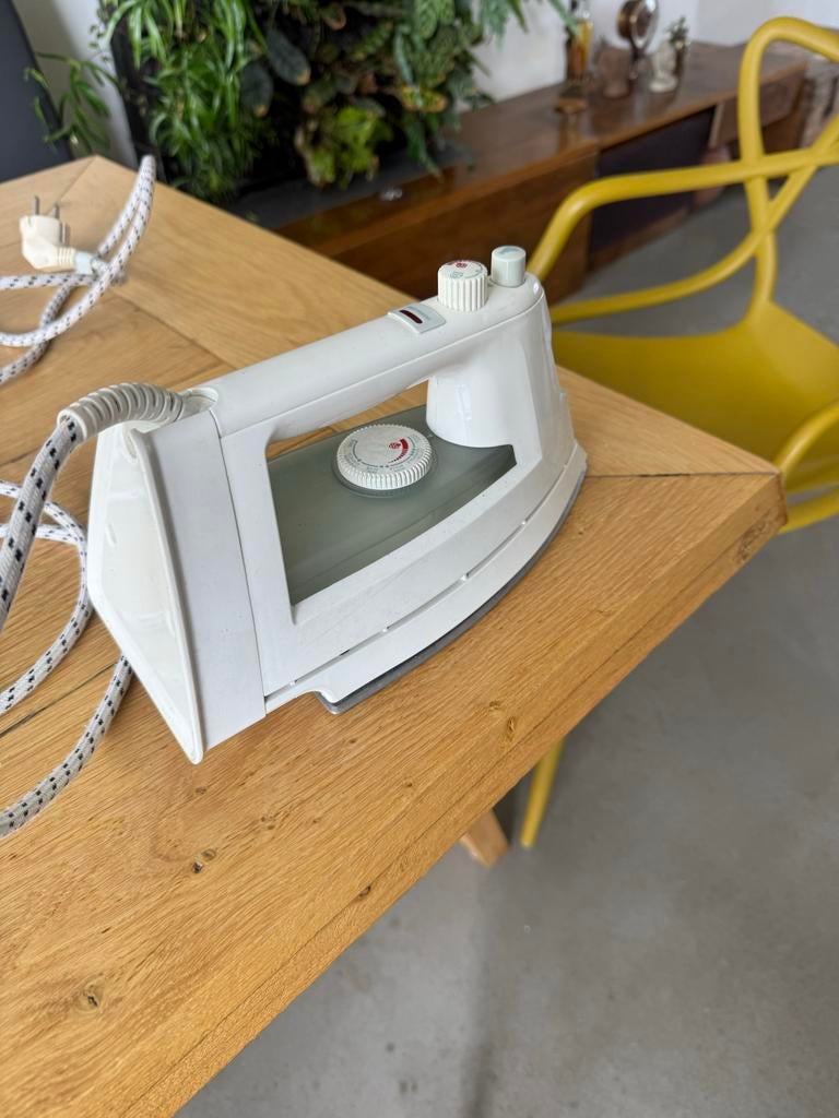 Inventum stoomstrijkijzer HS21 1200watt, Witgoed en Apparatuur, Strijkijzers en Strijkplanken, Ophalen of Verzenden, Gebruikt