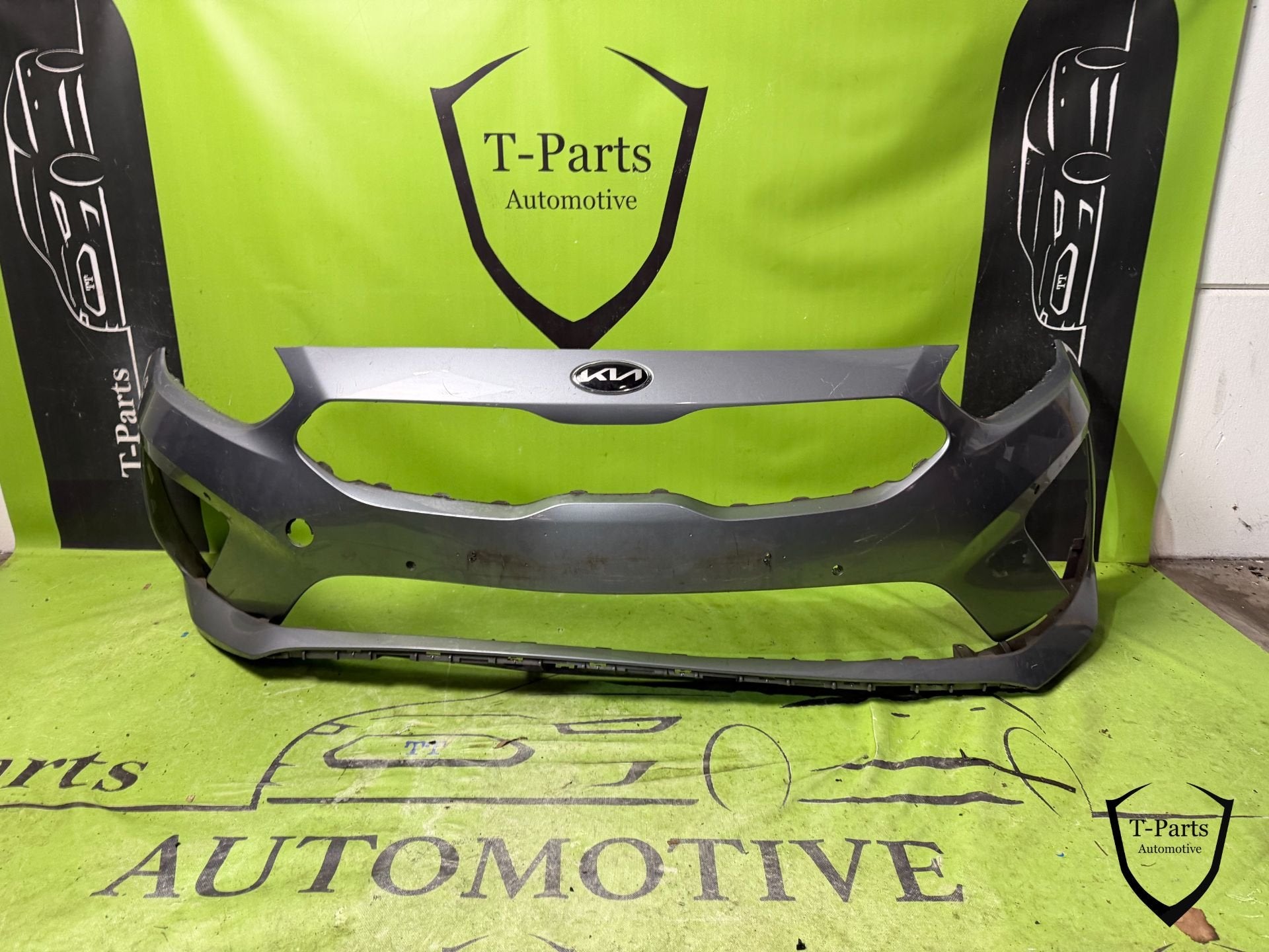 kia ceed voorbumper 18 + bumper, Heolleung-ro 12
06797  Seoul, Ophalen of Verzenden, Bumper, Info@kia.com