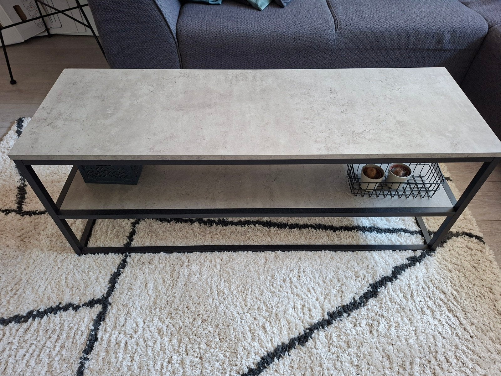 Jysk TV meubel / Salontafel - Grijs blad, metalen onderstel, Huis en Inrichting, Ophalen, Minder dan 50 cm, Gebruikt, 100 tot 150 cm