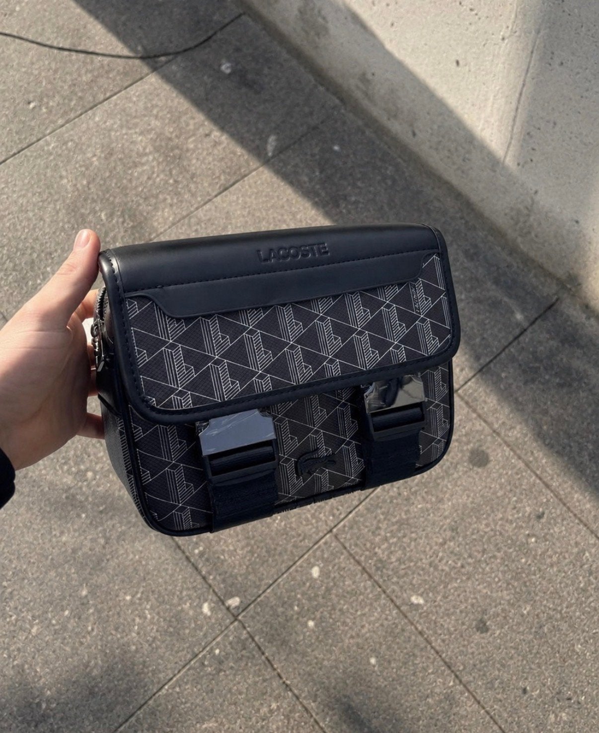 Lacoste schoudertas, Ophalen, Zo goed als nieuw, Zwart, Schoudertasje