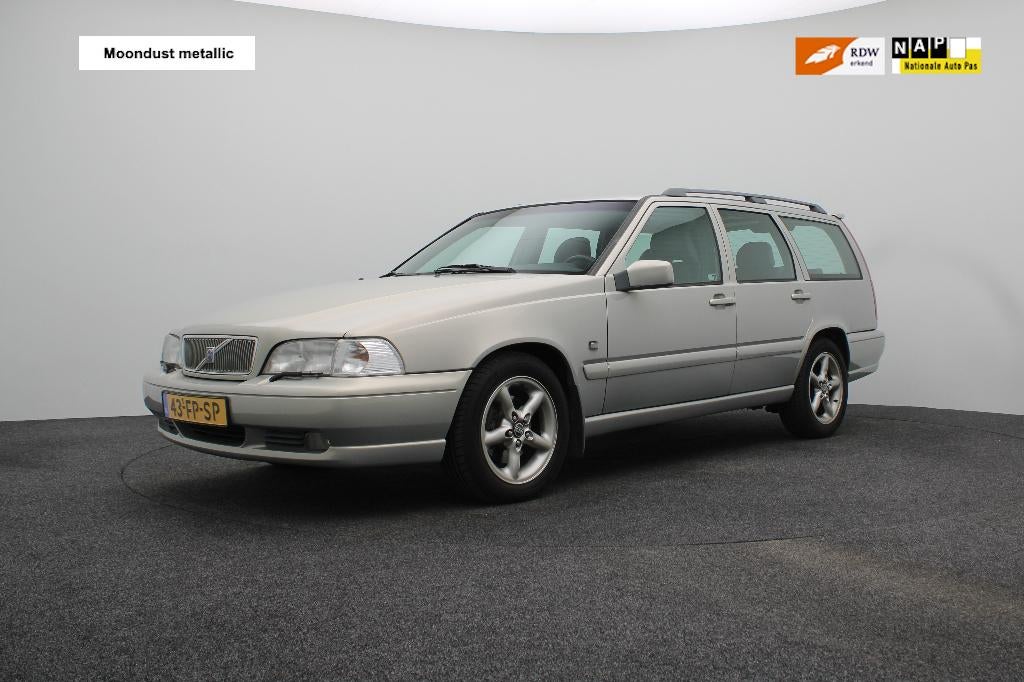 Volvo V70 2.4 140PK AUT 2000 Grijs  Lees a.u.b. hele tekst, Zwart, 2435 cc, 1600 kg, Zilver of Grijs
