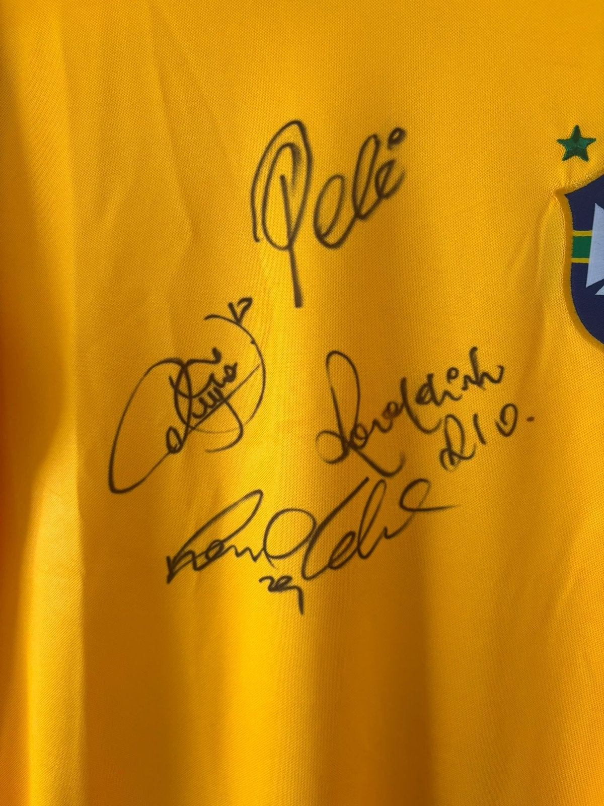 GesigneerdBrazilië Shirt -Pelé, Ronaldinho ,Kaká, Ronaldo, Verzamelen, Verzenden, Zo goed als nieuw, Buitenlandse clubs, Shirt