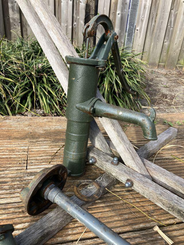 Zwengelpomp waterpomp gietijzer met zuigbuis met filter 1, Ophalen, Gebruikt, Handmatig, Regentonpomp