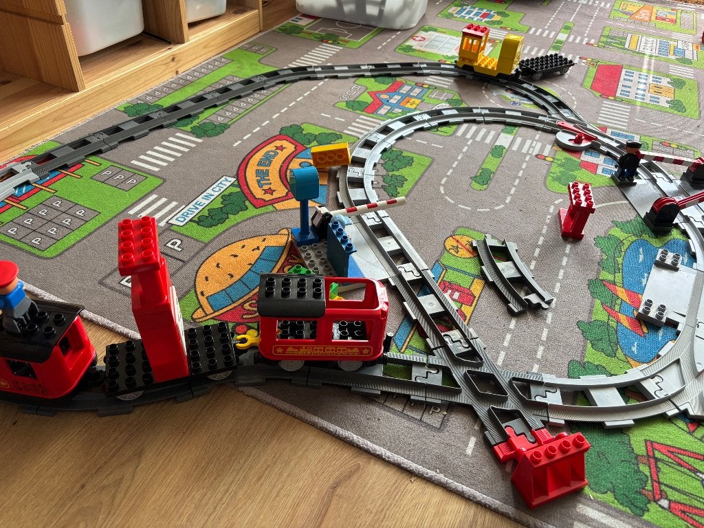 Duplo treinbaan met rijdende locomotief, Kinderen en Baby's, Speelgoed | Duplo en Lego, Ophalen, Zo goed als nieuw, Complete set