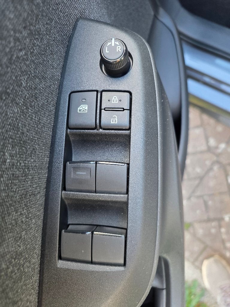 Foto 18 van Yaris Hybrid 2020 grijs Garantie Trekh, Android auto Keyless