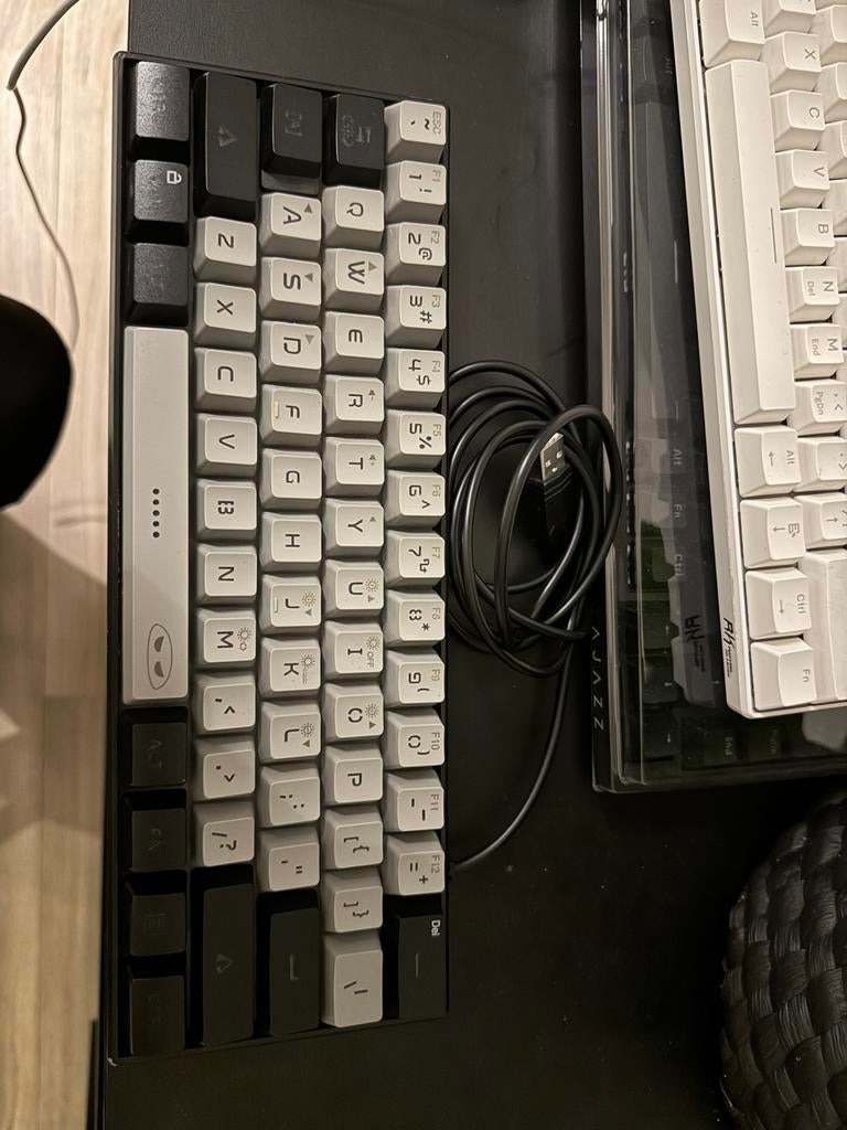 Budget gaming keyboard 60%, Ophalen of Verzenden, Zo goed als nieuw, Gaming toetsenbord