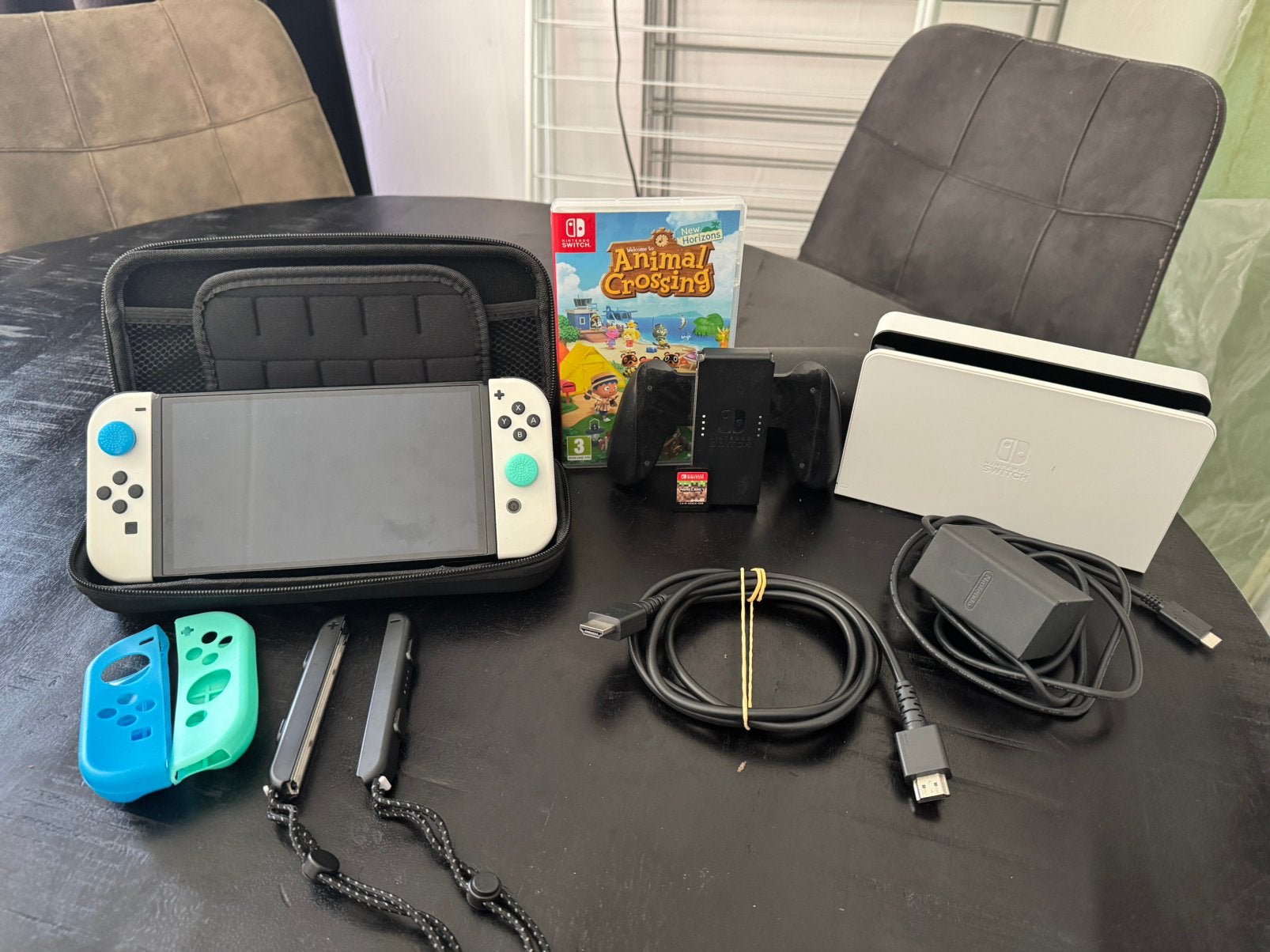 nintendo switch oled + case + 2 games, Spelcomputers en Games, Met 1 controller, Switch OLED, Ophalen, Gebruikt