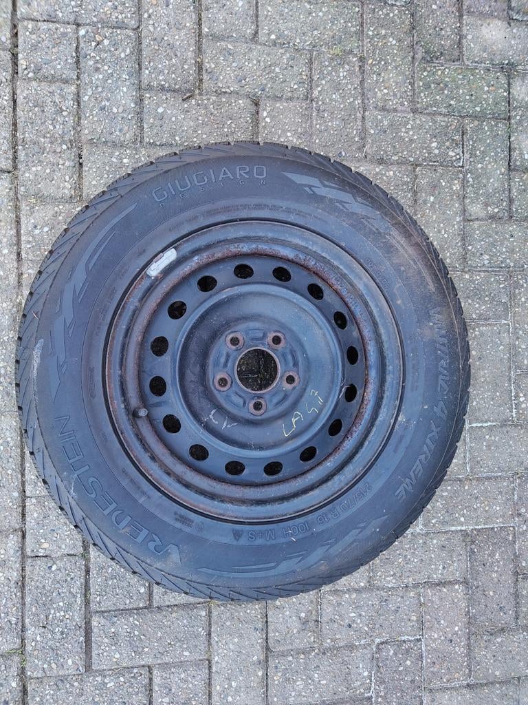 Vredestein Winterband met stalen velg - Mitsubishi Outlander, Ophalen, 16 inch, Banden en Velgen, Winterbanden