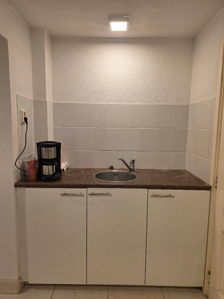 Moderne pantry / kitchenette met spoelbak en mengkraan – wit, Ophalen, Gebruikt, Wit, Enkelwandige keuken