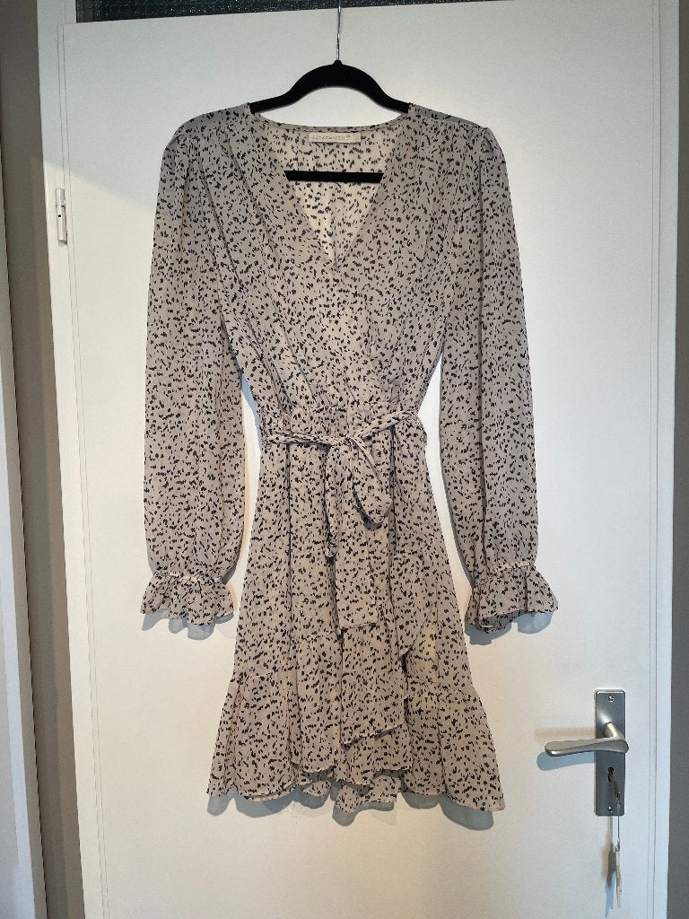 Beige zwart herfst print ruffle jurk dress mt L, Made in Italy, Zwart, Maat 42/44 (L), Ophalen of Verzenden