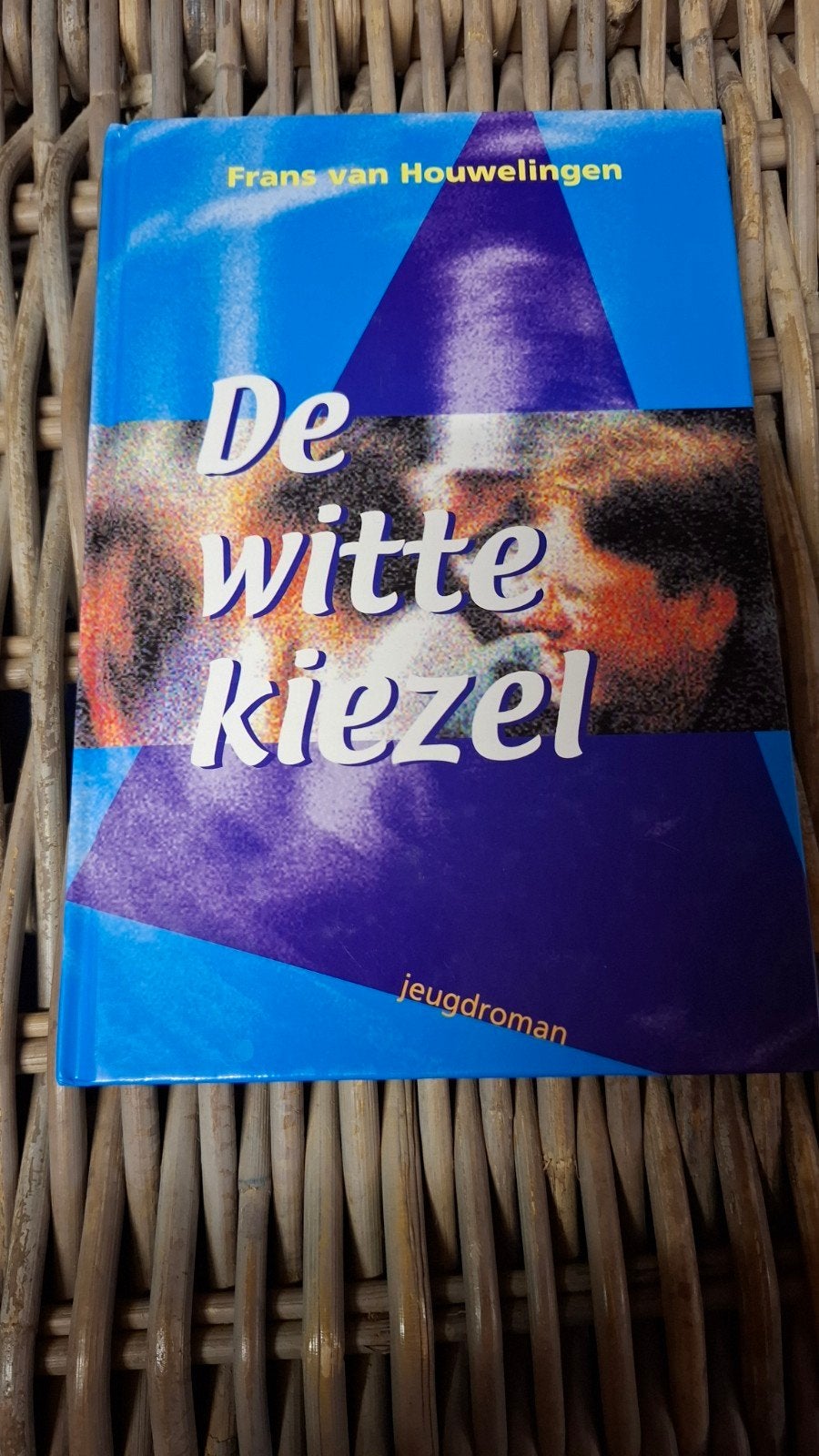 Frans van Houwelingen - De witte kiezel, Fictie algemeen, Ophalen of Verzenden, Zo goed als nieuw, Frans van Houwelingen
