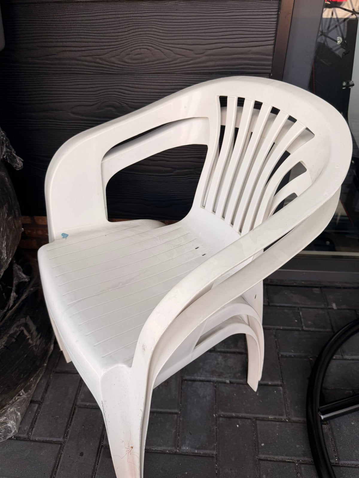 twee witte stoelen, Ophalen, Zo goed als nieuw, Kunststof