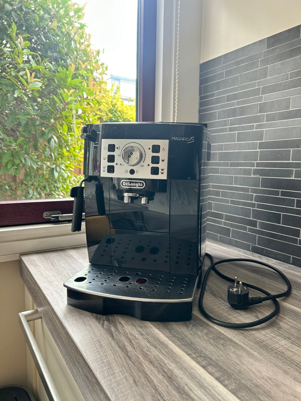 DeLonghi Magnifica S, Witgoed en Apparatuur, Gebruikt, Koffiemachine, 2 tot 4 kopjes, Afneembaar waterreservoir