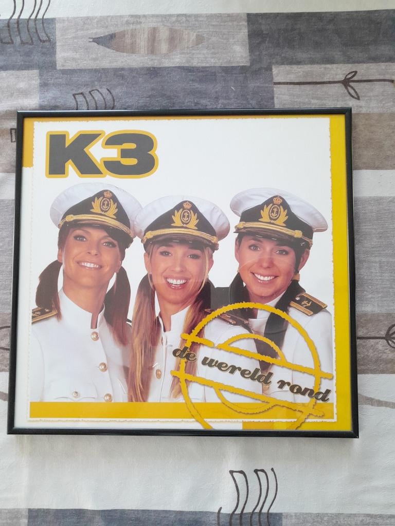 K3 De Wereld Rond ingelijste poster., Ophalen, Minder dan 50 cm, Gebruikt, Oorspronkelijke maker