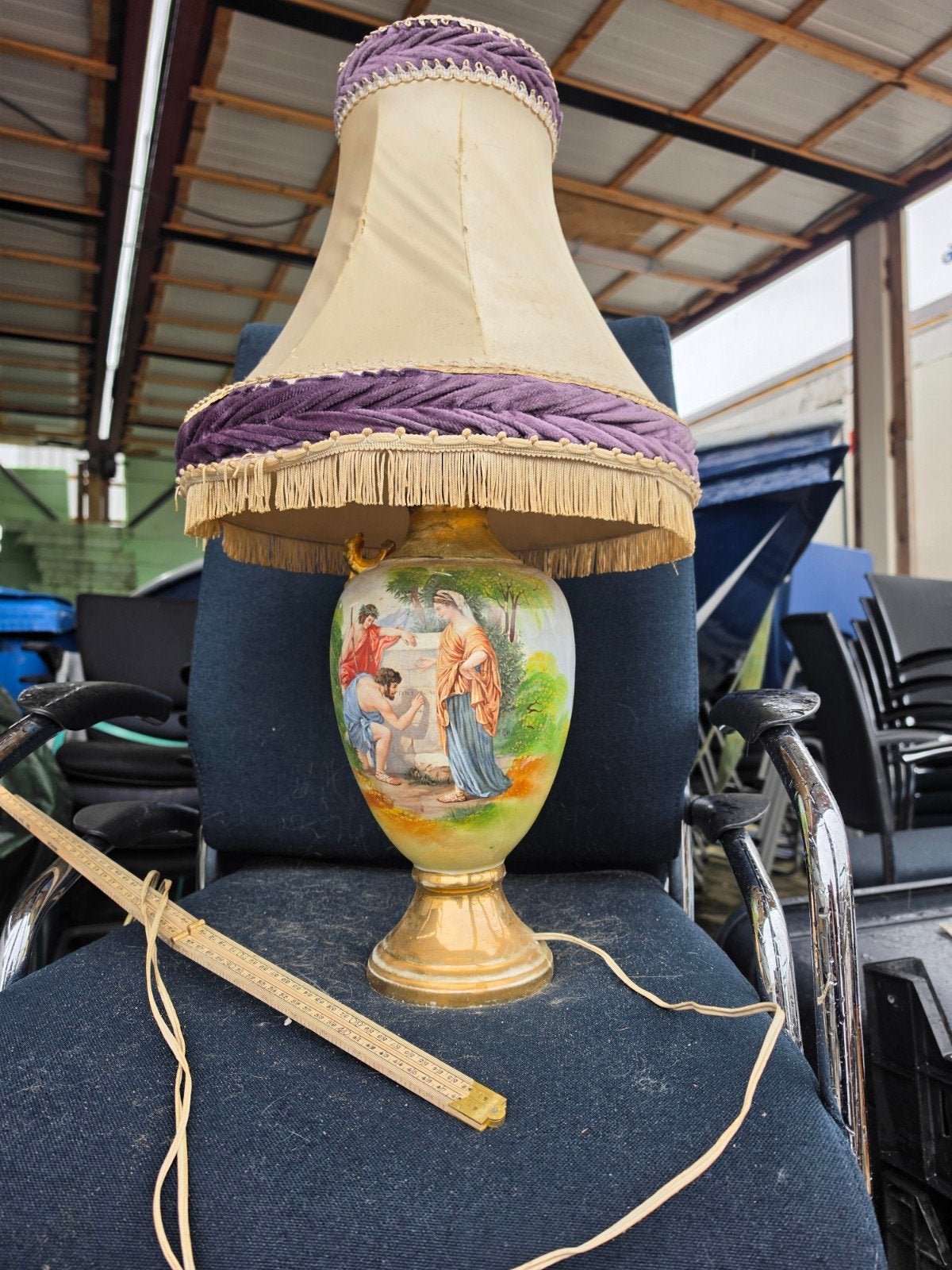 Antieke tafellamp met handgeschilderde decoratie, Antiek en Kunst, Ophalen of Verzenden
