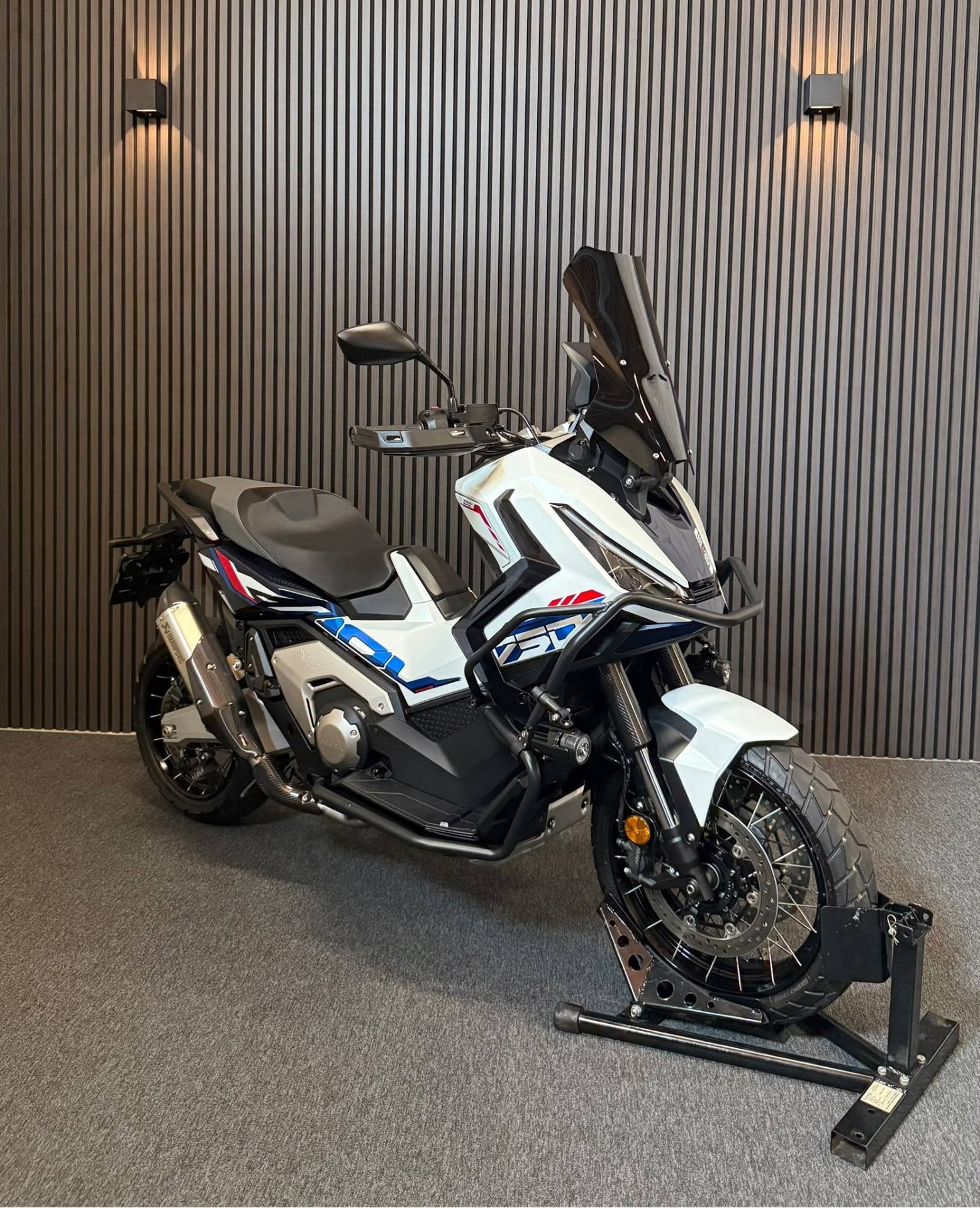 Honda X-ADV 750 SPECIAAL EDITION -AKRAPOVIC-CARPLAY-2026, Motoren, Kolen Motors, Broekhovenseweg 130-2
5021LJ  TILBURG, NL, Kolenmotors@outlook.com