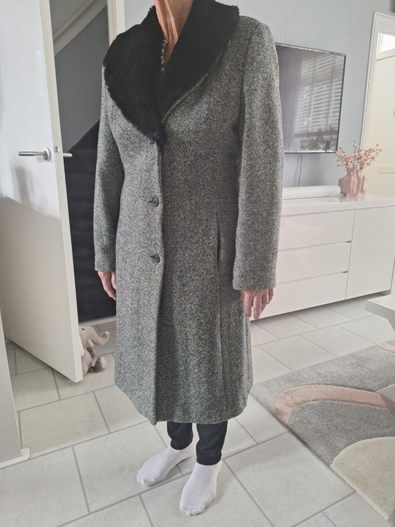 te koop mooie lange winterjas maat 42, Ophalen of Verzenden, Zo goed als nieuw, Maat 42/44 (L), Grijs