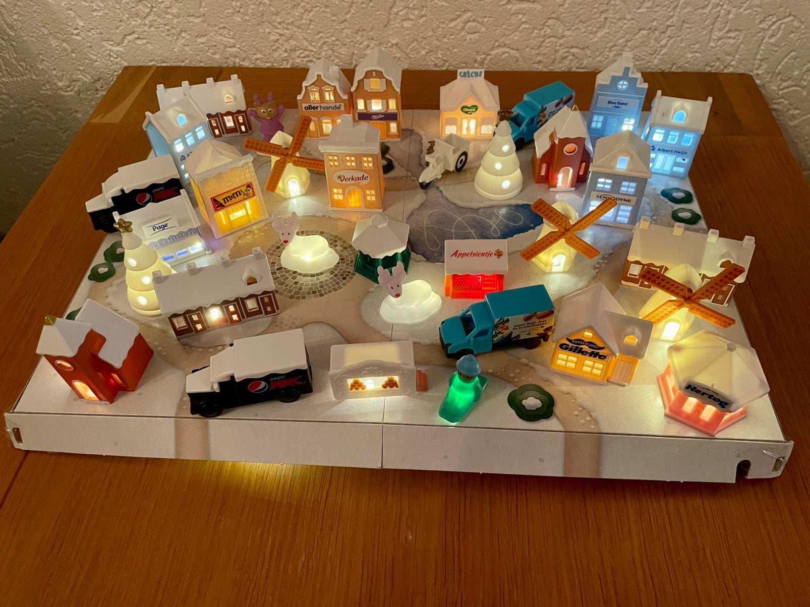 TE KOOP: kerstlandschap met verlichting en 34 AH accessoires, Albert Heijn, Ophalen of Verzenden