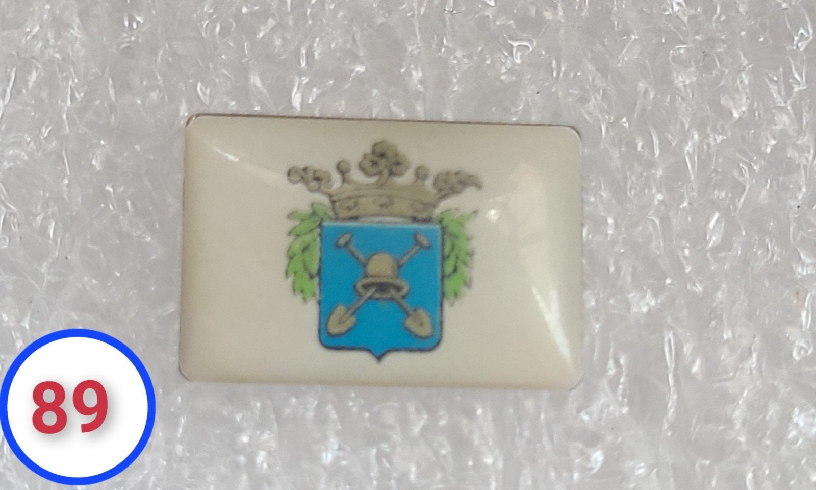 Vintage Pin met Wapen en Kroon - Uniek Verzamelobject, Verzamelen, Verzenden