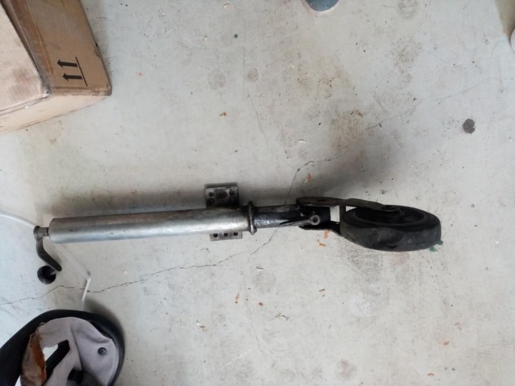 zwaar neuswiel voor aanhanger of autoambulance, Ophalen of Verzenden