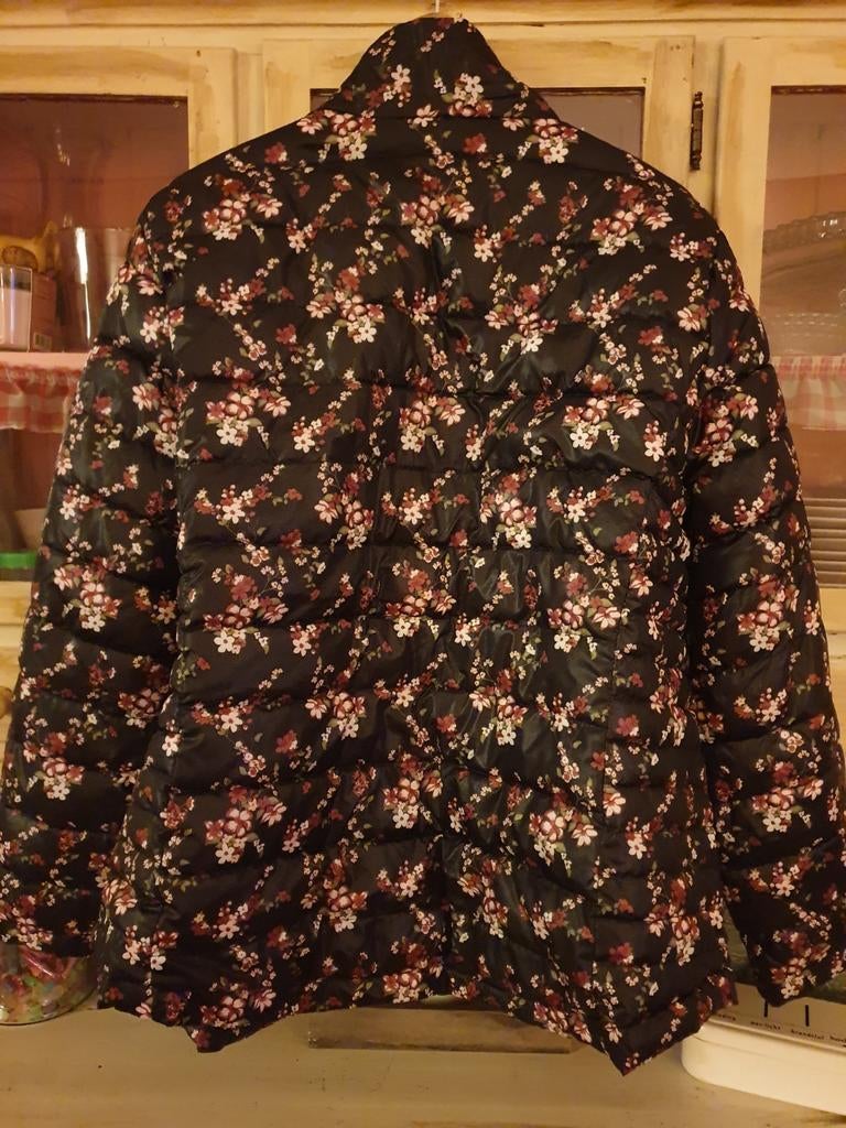 Janina jas zwart gebloemd, Kleding | Dames, Jassen | Winter, Zwart, Maat 46/48 (XL) of groter, Ophalen of Verzenden, Zo goed als nieuw