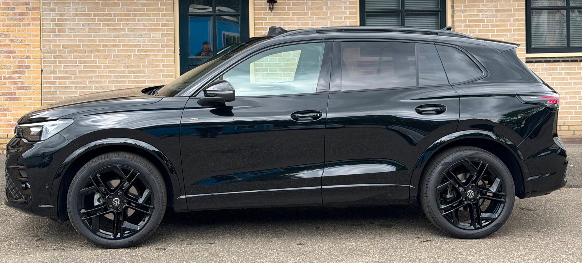 Volkswagen Tiguan 1.5 eHybrid R-Line|Trekhaak| 360 cam| H&K, Stof, 150 pk, Zwart, Origineel Nederlands