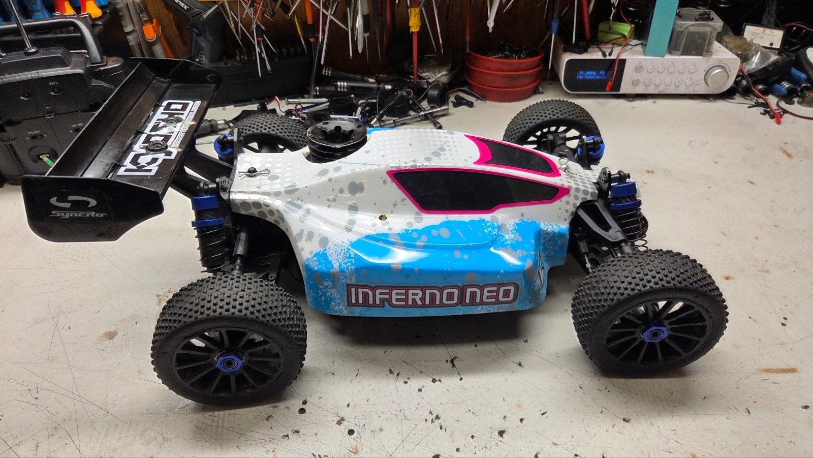 Te koop mooie kyocho inferno, Gebruikt, Auto offroad, Ophalen of Verzenden, Schaal 1:8