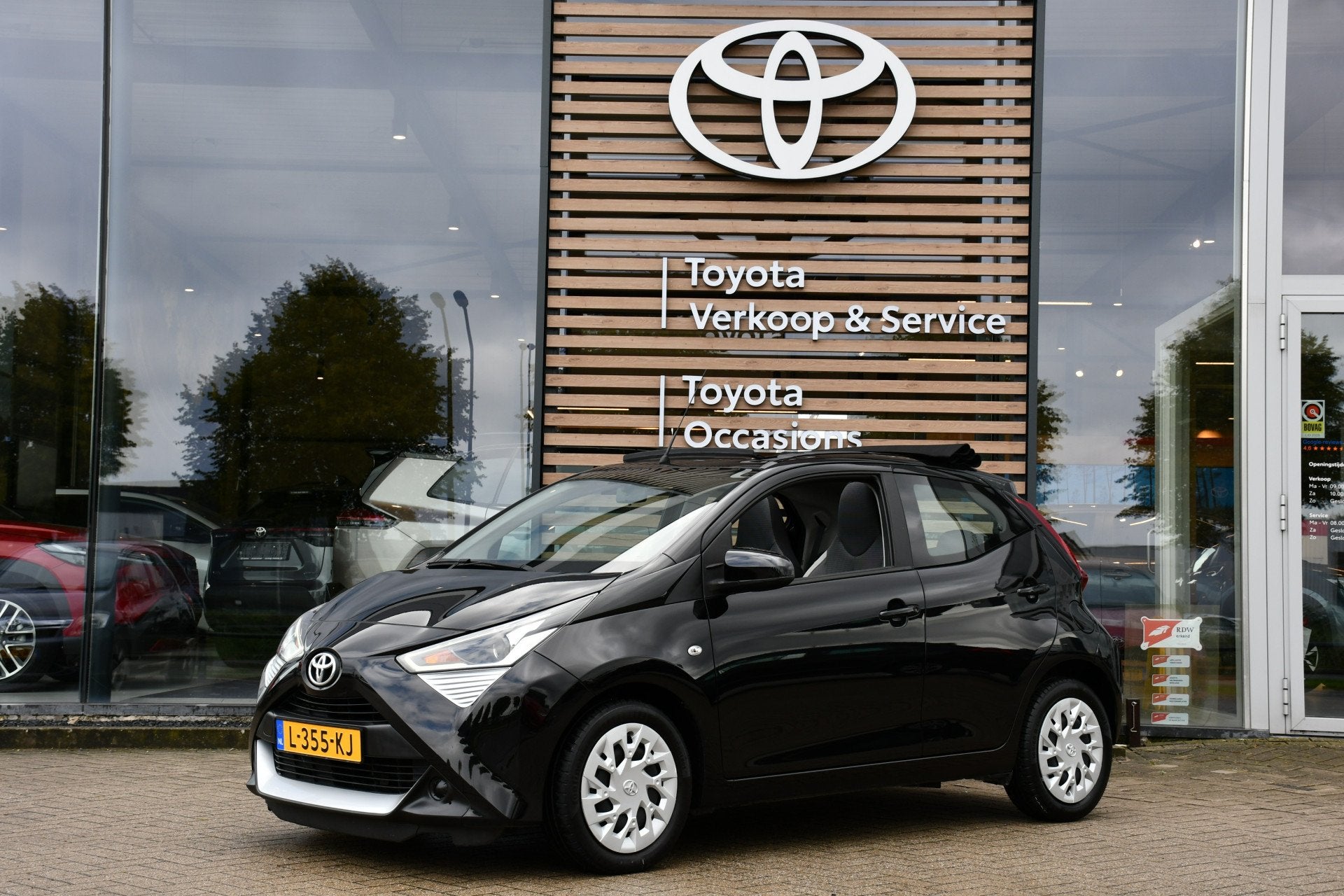 Toyota Aygo 1.0 VVT-i x-play cabrio Automaat 72pk | Elektris, Auto's, Stof, Gebruikt, Euro 6, 4 stoelen