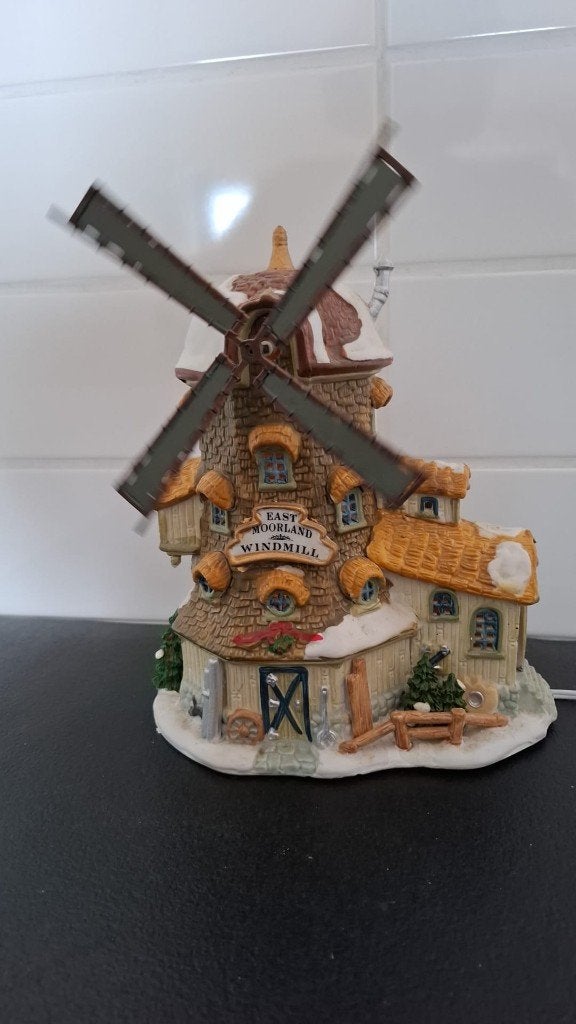 Lemax East Moorland Windmill Molen Kerstdorp, Diversen, Kerst, Ophalen of Verzenden, Zo goed als nieuw