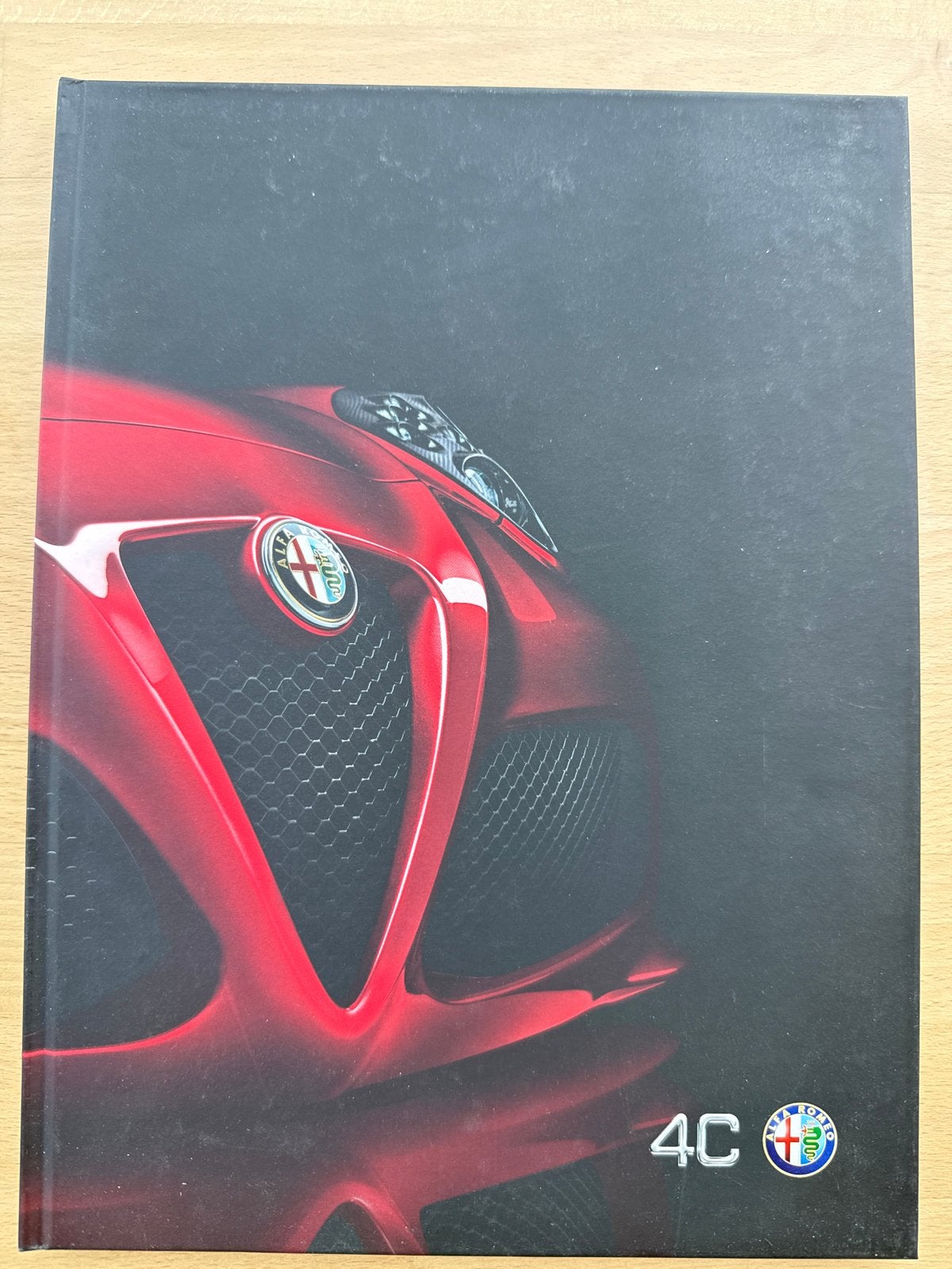Alfa Romeo 4C Brochure - Hardcover - Duits, Boeken, Ophalen of Verzenden, Zo goed als nieuw, Alfa Romeo