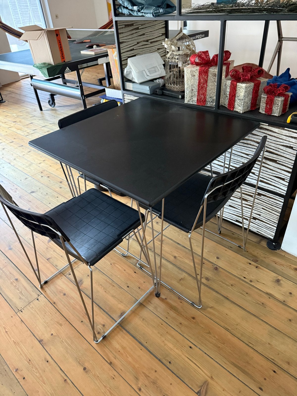 Eettafel met 3 stoelen - Zwart met chromen onderstel, Huis en Inrichting, Ophalen, Kunststof, Gebruikt, Vierkant