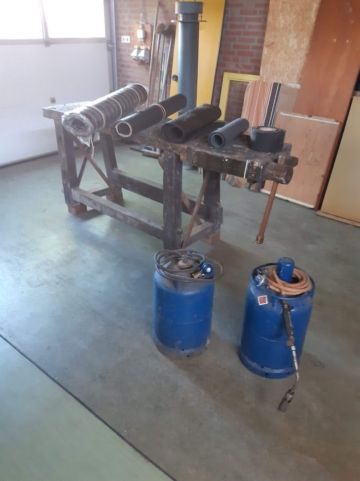 2x gasfles gedeeltelijk gevuld voor aanbrengen dakbedekking, Doe-het-zelf en Verbouw, Dakpannen en Dakbedekking, Ophalen, Overige materialen
