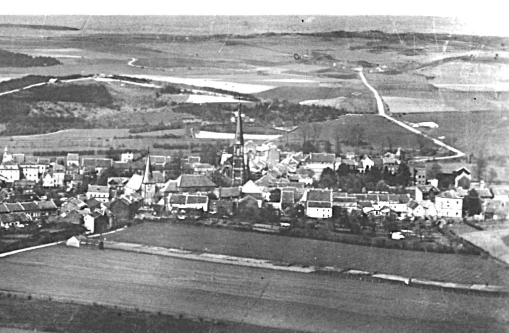 984396	Vaals	Panorama	1951 Limburg	Gelopen met Postzegel, Ophalen of Verzenden, 1940 tot 1960, Gelopen, Limburg
